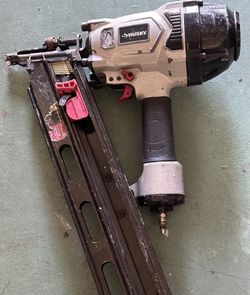 2 Nail Guns