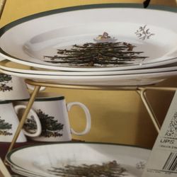 Spode Christmas Dinner Ware 8 Place Settings