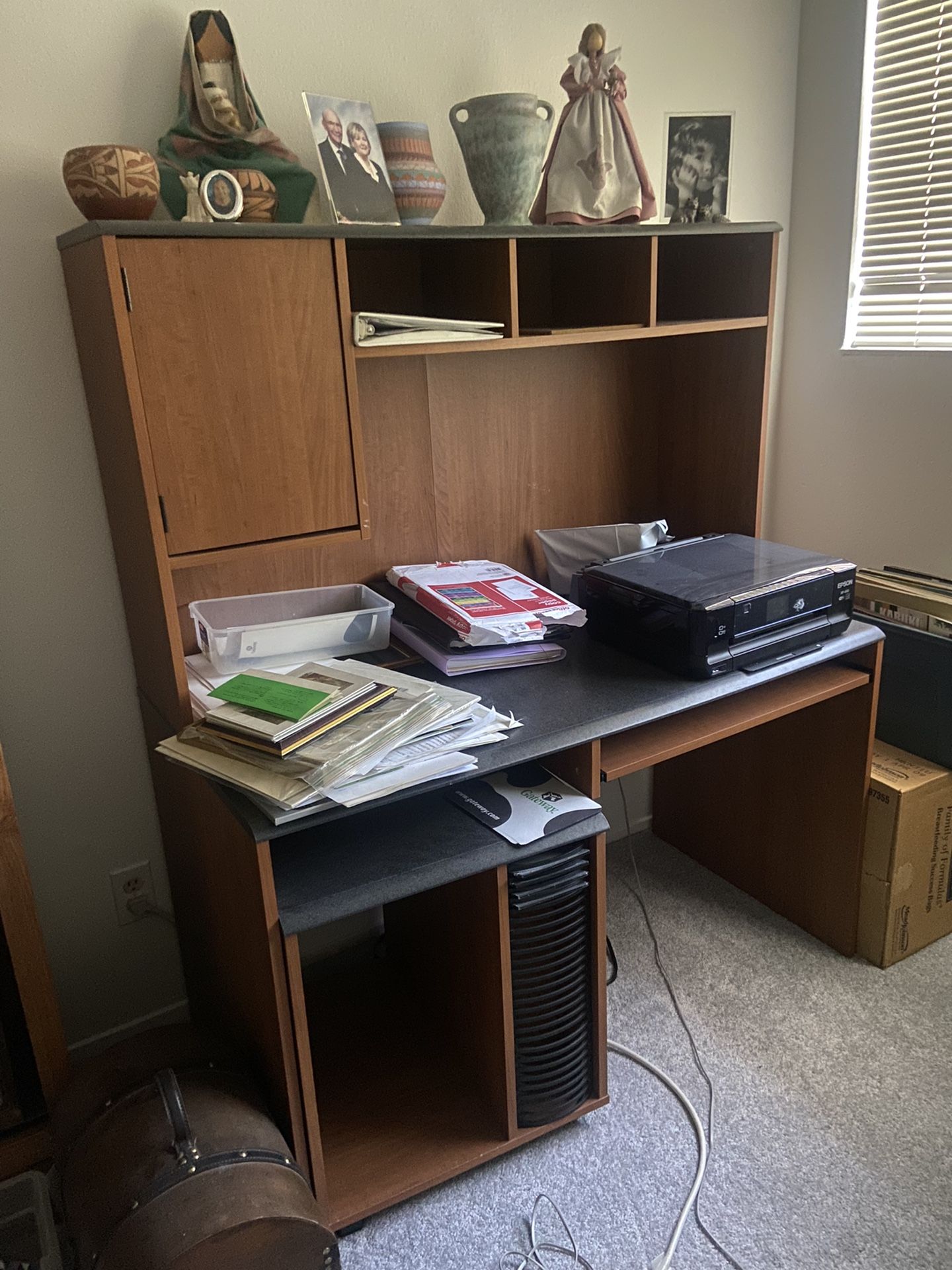 Computer Desk With Hutch