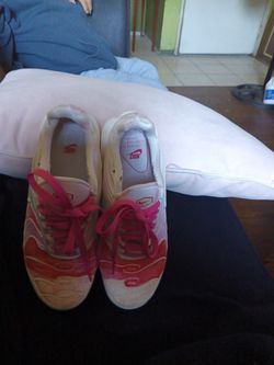 Nike Air  T N  Size 8.5  ( Woman)