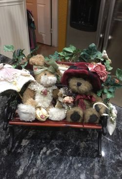 Bunny rabbit and bear on park bench