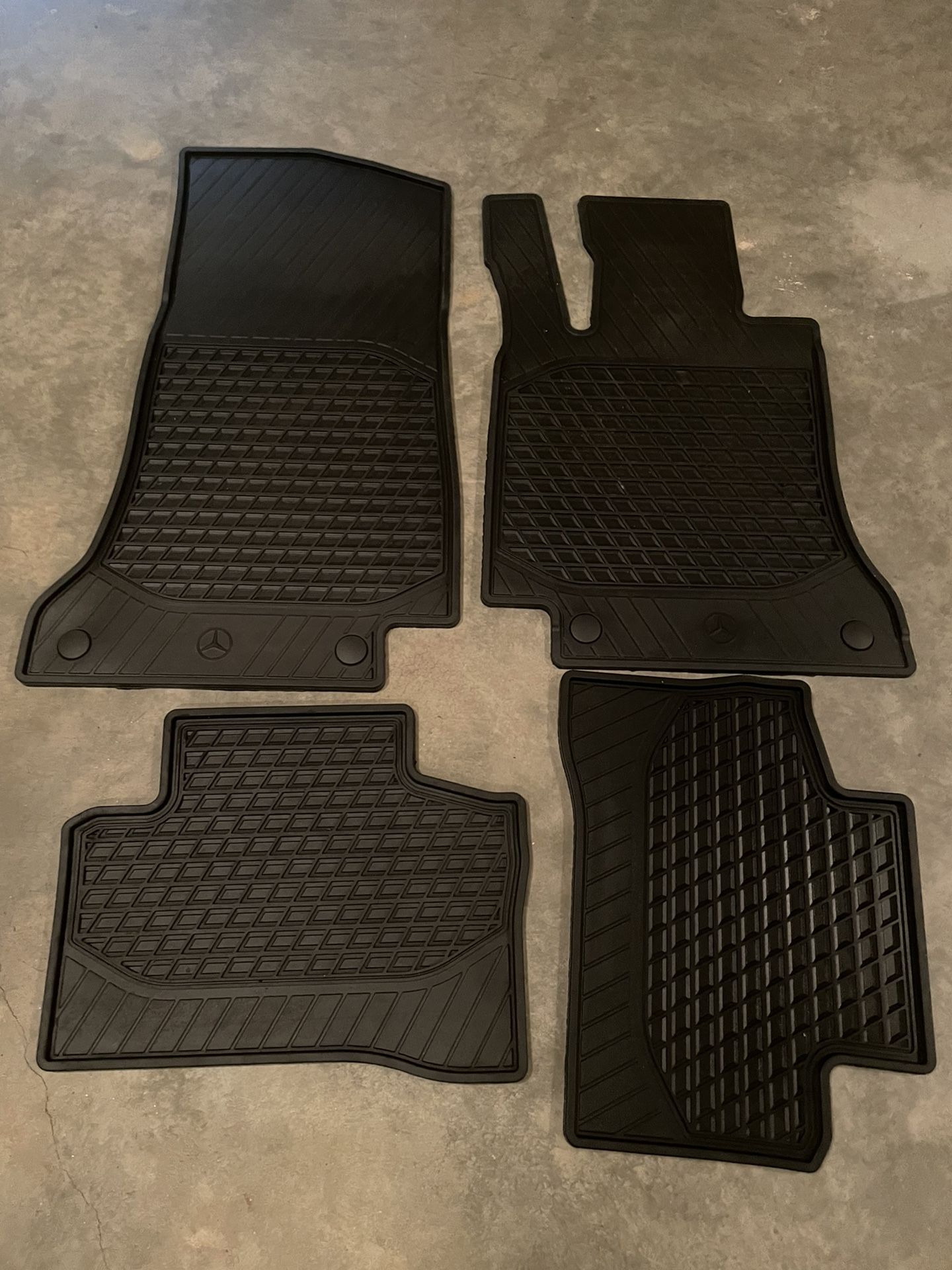 Mercedes Benz C300 Flooor Mats Make An Offer!