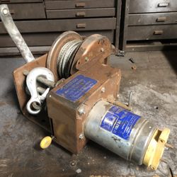 Made in USA 12 V 2500 lb.electric winch