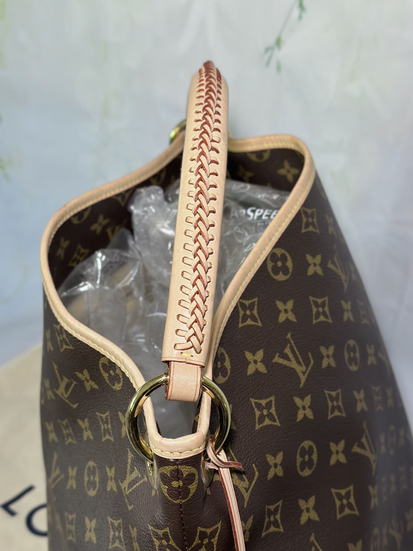 Artsy Mm Authentic Louis Vuitton Perfect Condition for Sale in Galt, CA -  OfferUp