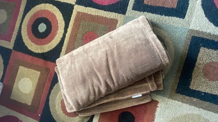 Throw blanket