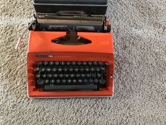 Adler Contessa Portable Typewriter w/case