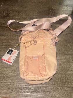 lifestyle Rose water bottle holder with extra pockets