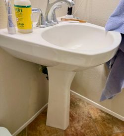 WHITE PORCELAIN SINK- excellent condition- FREE- must pick up