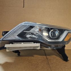 2017-2020 OEM Nissan Pathfinder Left Driver Side Headlight Halogen W/LED.