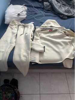 Nike tech set  (size Medium)