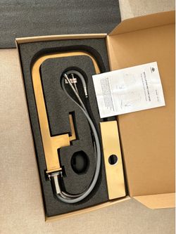 Lava Odoro champagne Gold Single Handle Kitchen Sink Faucet, Gold Faucet with Magnetic Docking Spray Head