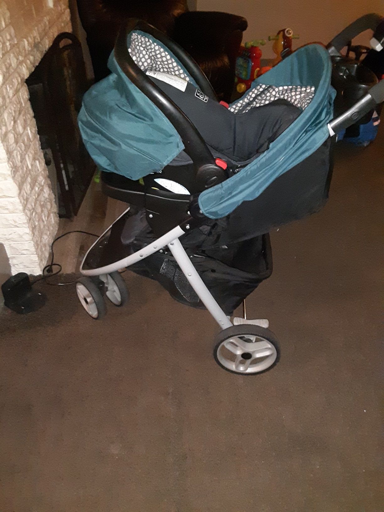 Baby stroller and carseat in very good condition