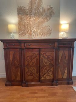 Large Hutch/ Bar