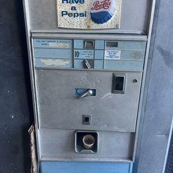Working Vintage Pepsi dispenser