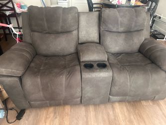 Reclining Loveseat with Center Console