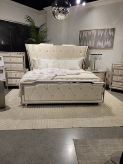 Stunning Black or Ivory KIng size Bed!!