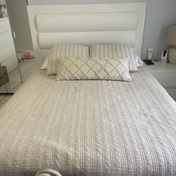 Bedroom Furniture Set