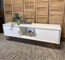 Modern Style TV Stand