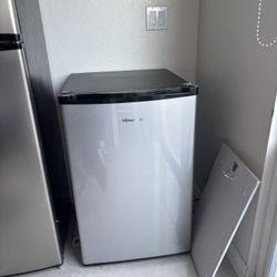 Mini fridge