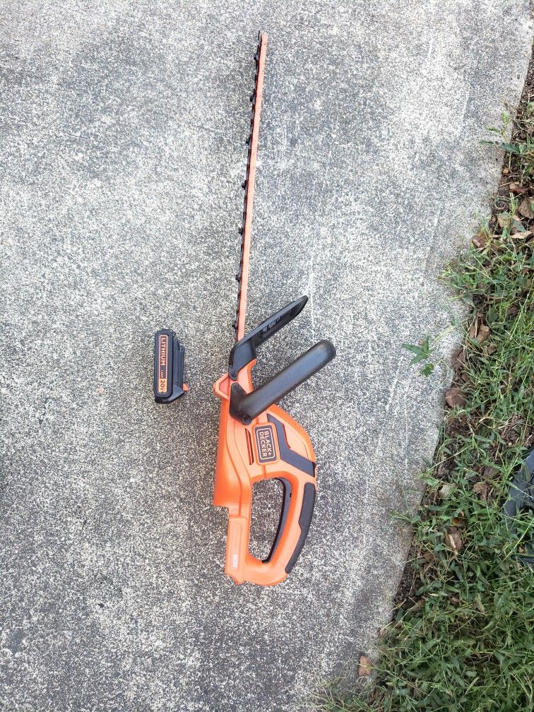 Black Decker LHT2220 20v  Hedge Trimmer W/battery
