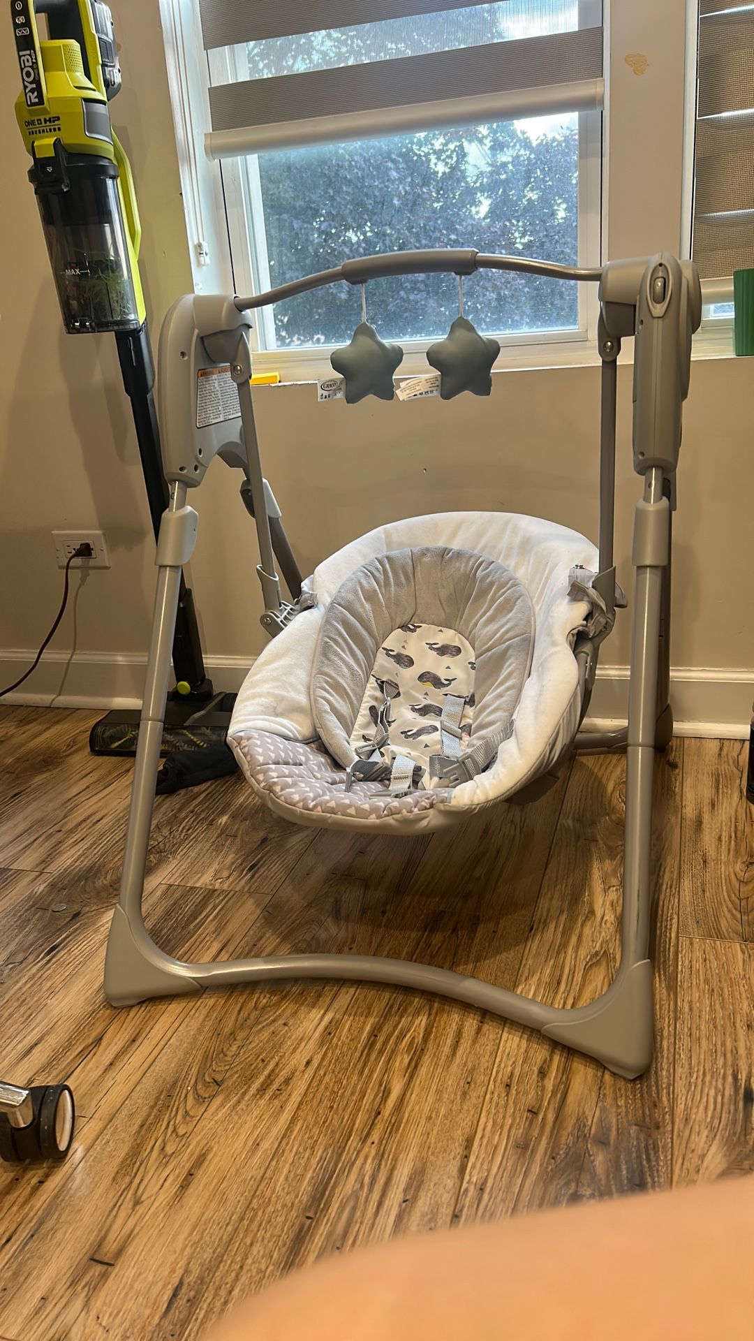 baby swing new condition
