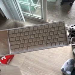 Apple Keyboard