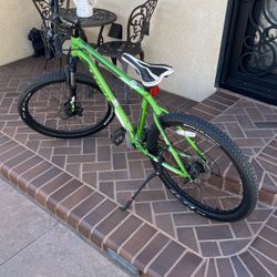 Trek 3700 Mountain Bike 