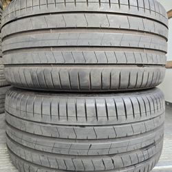 (2) 305 35 21 Pirelli Tires 