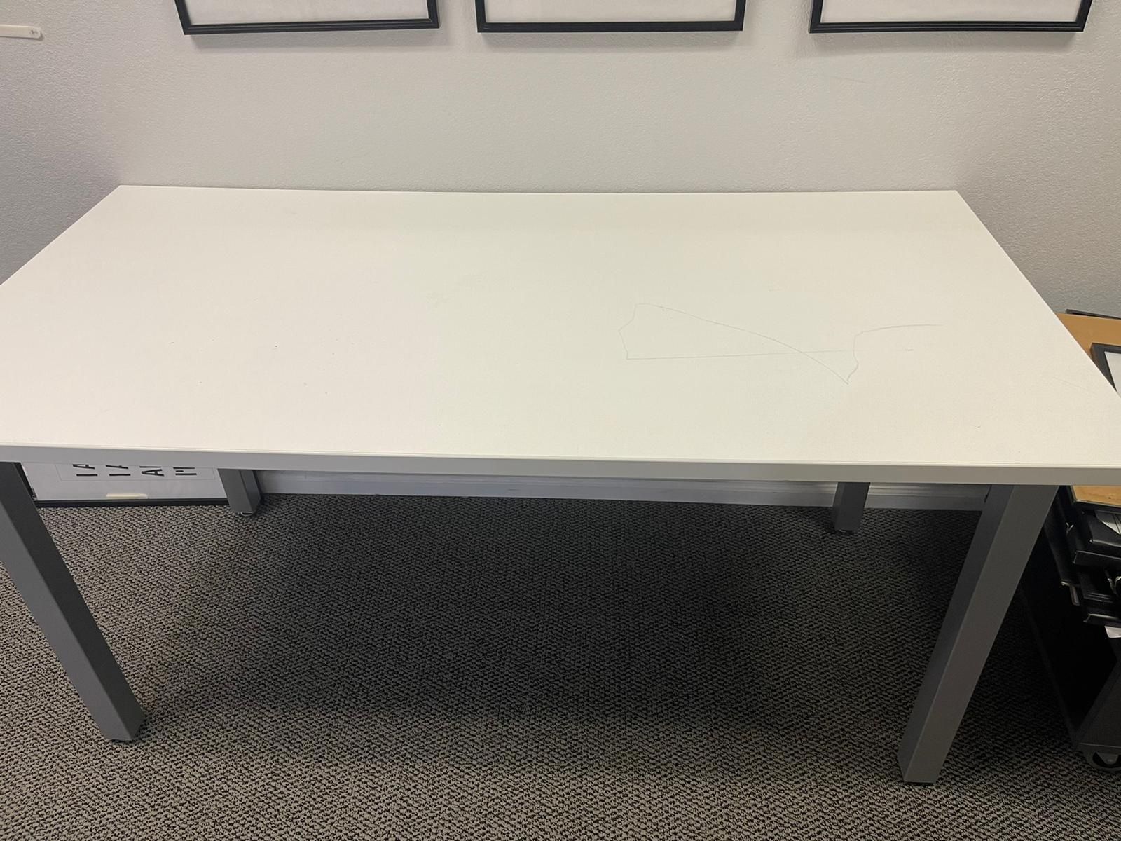 Computer desk 6 feet long 3 feet wide and 3 feet tall. $200