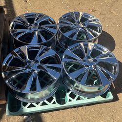 (4) infinity Wheels 20x7.5 chrome Qx60 — 5. 114.3