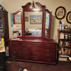 Dresser With Mirror
