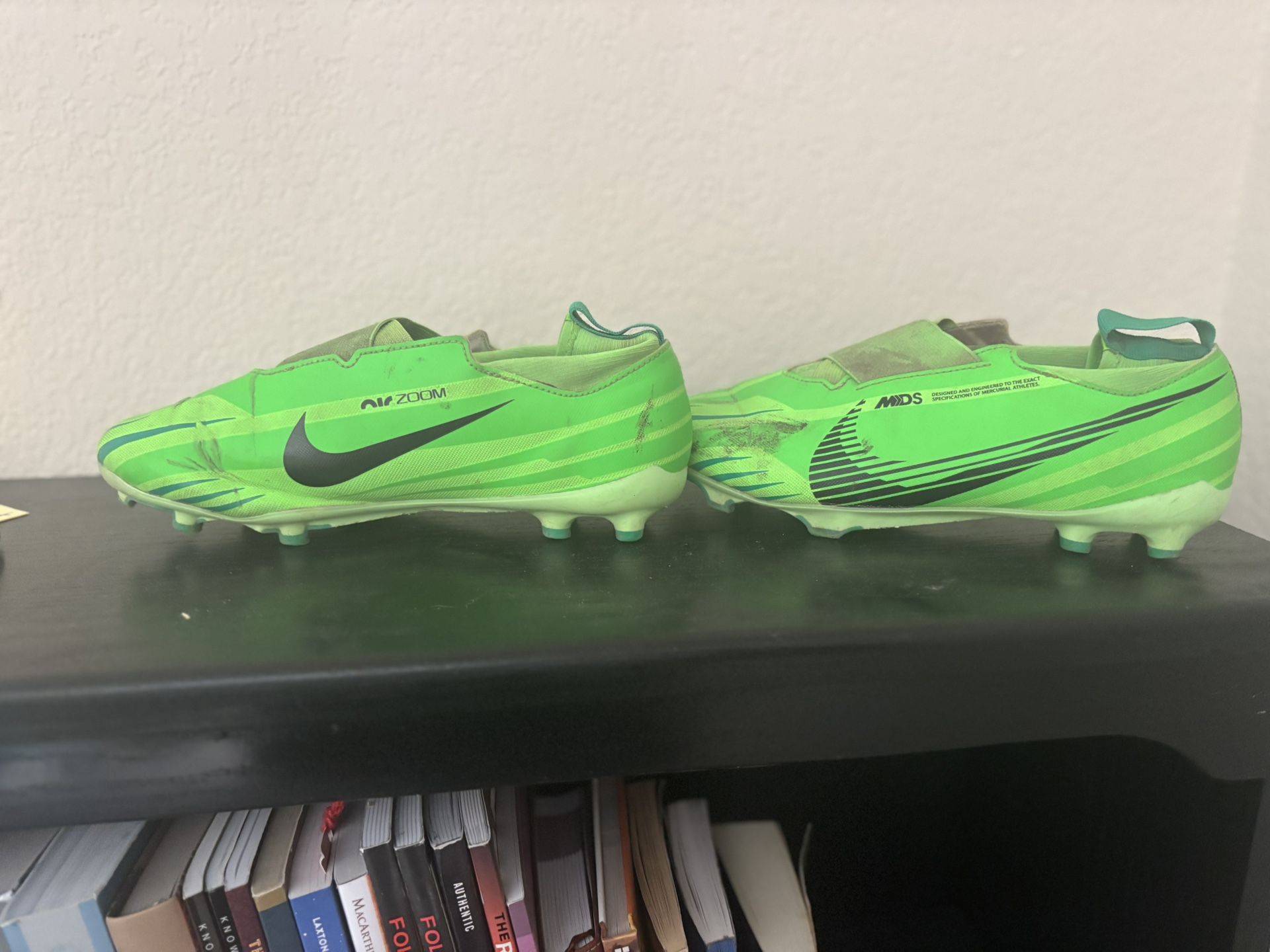 Nike Soccer Shoes Boys 6.5