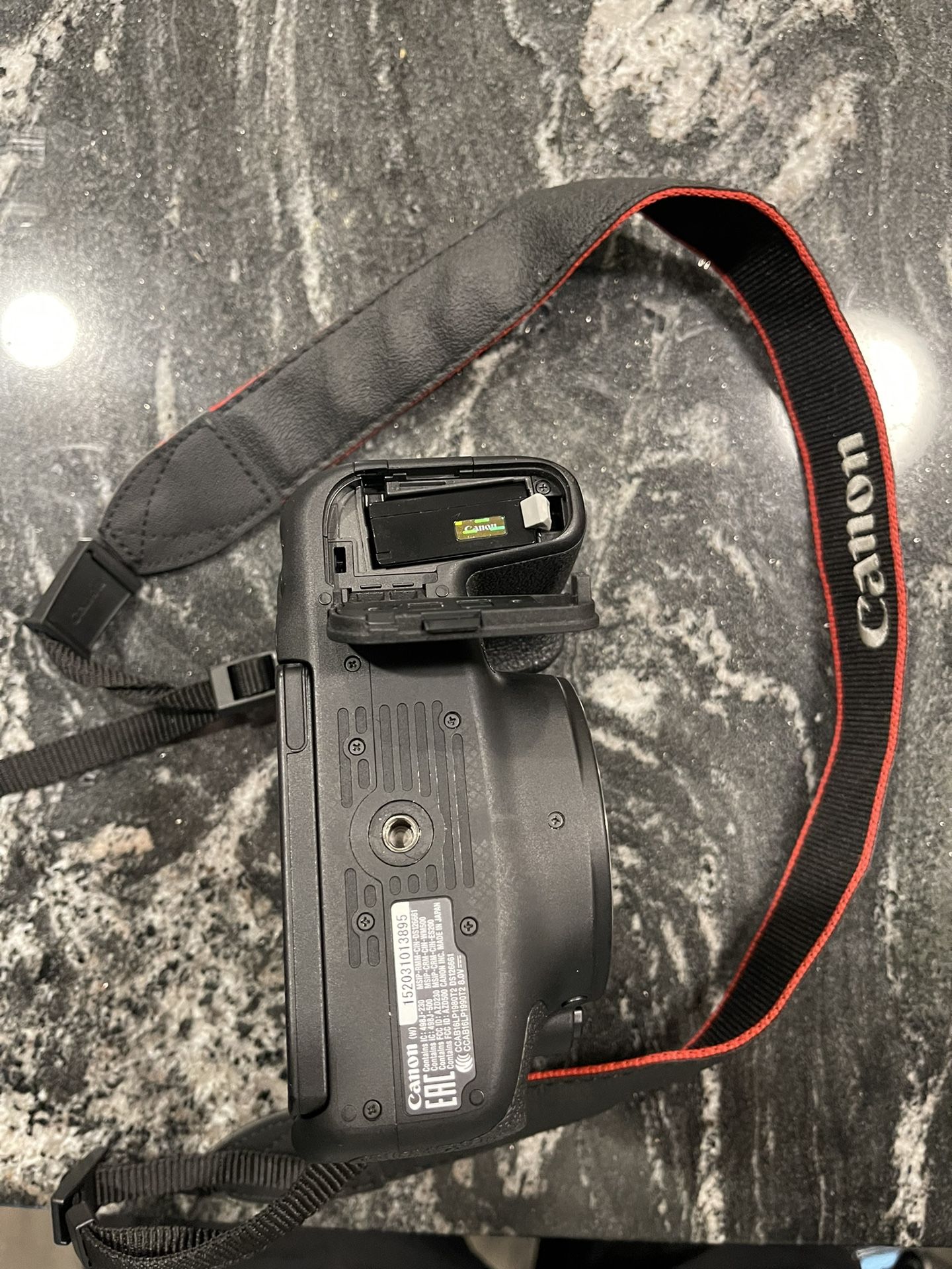 Canon T7i DSLR. *Great condition, barely used*