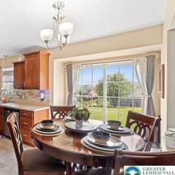 Kitchen Table & Chairs (New Like Condition)