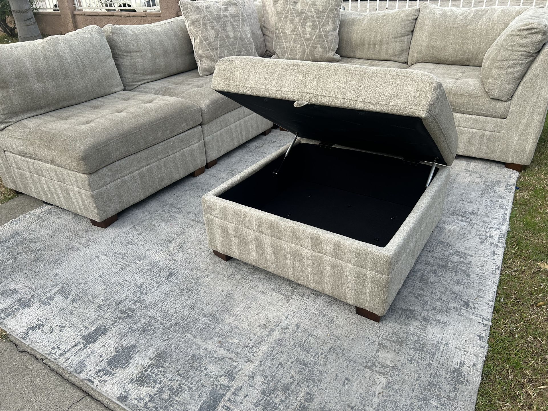 6 Piece Sectional with Chaise from Thomasville Collection