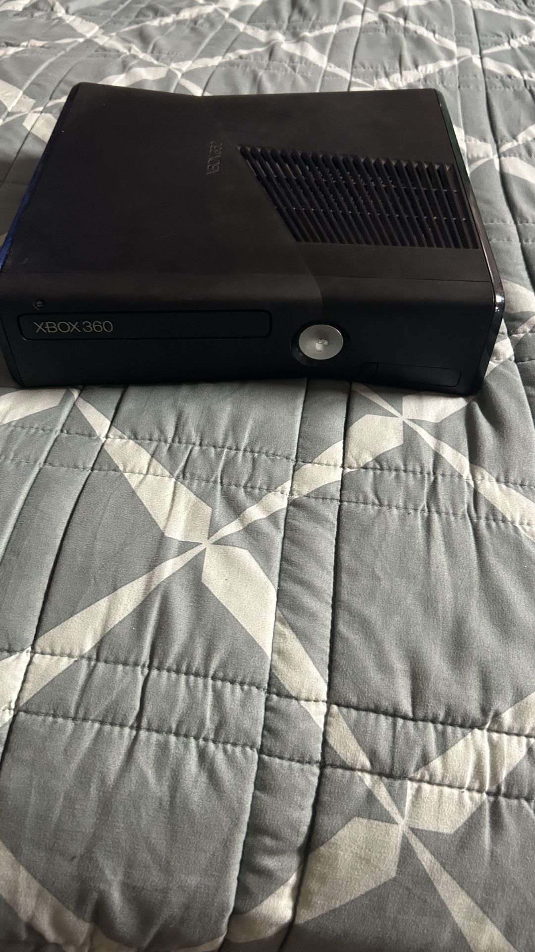 Xbox 360 Slim — Works — Console Only