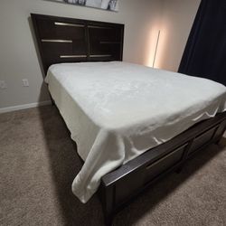 Wooden Queen Bed Set w/ Nightstand - Lighly used