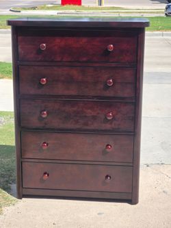 DRESSER