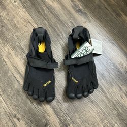 Vibram Five finger Shoes Size 41