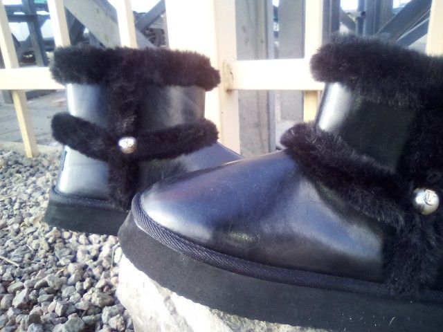 Women's Booties Size 8 Juicy Couture Black