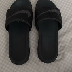 NIKE Men’s Black Slides Size 10