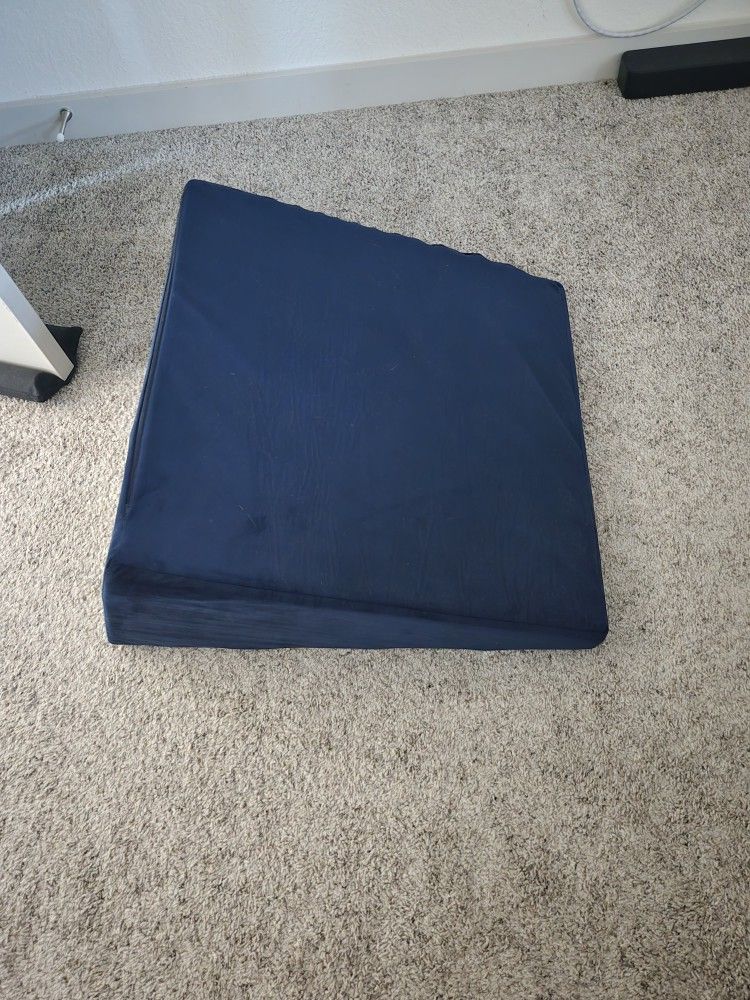 Wedge pillow
