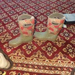 Women's Garden Boots Size 8  Never Used 