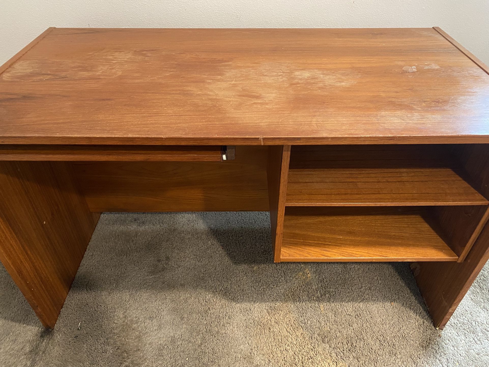 Free Desk (need gone asap)