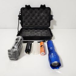 U`King Portable Zoom Flashlight T6 Tactical Torch + 18650 Rechargeable Battery ( Blue )