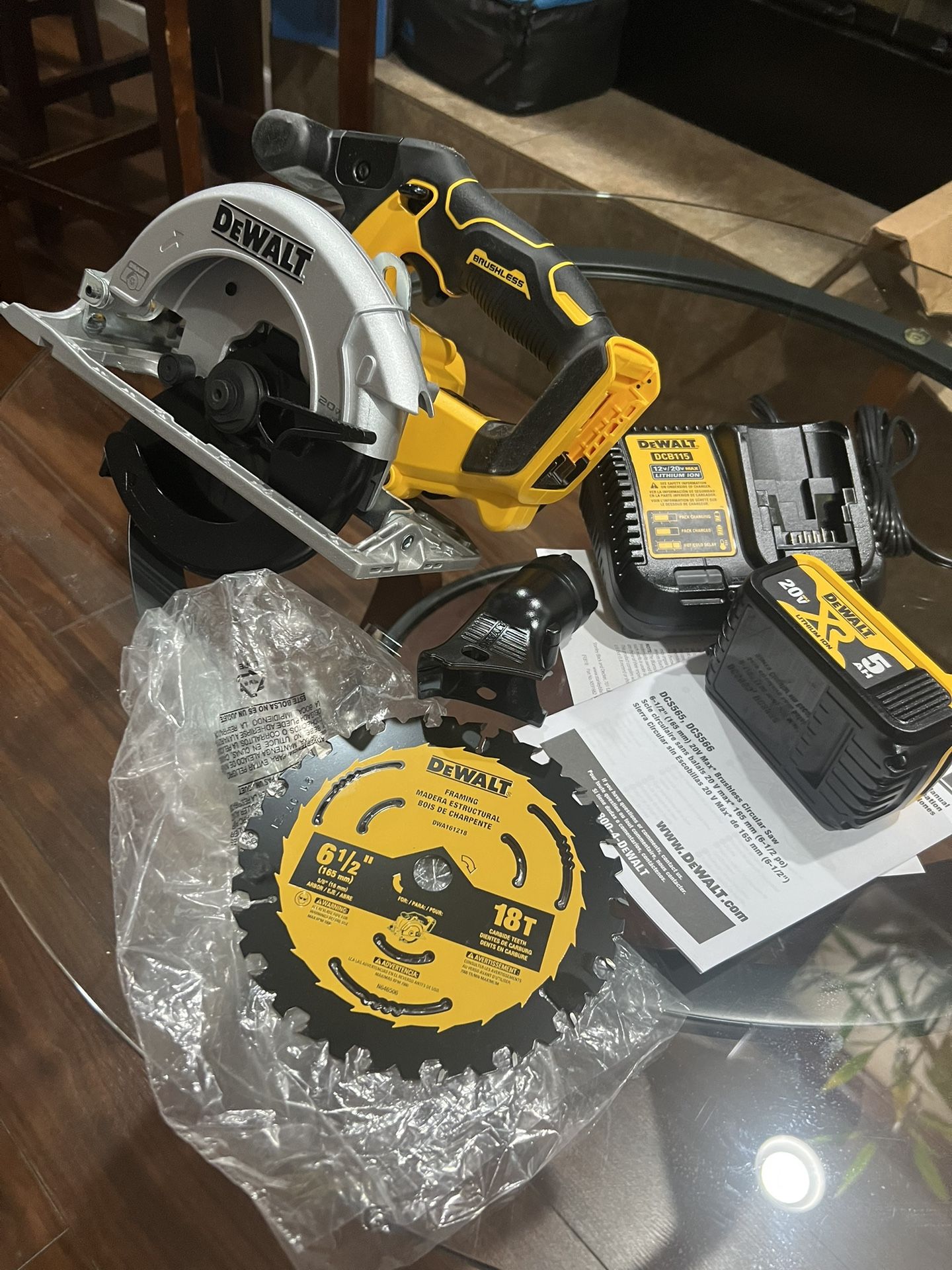 DeWalt Saw 20v 6 1/2
