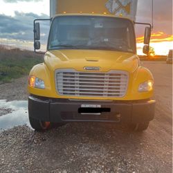 26 Foot Box With Lift Gate