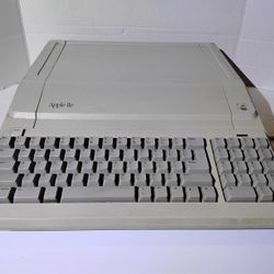 Apple IIe Platinum Vintage Home Computer RARE Atari/COMMODORE/C64 Era $150