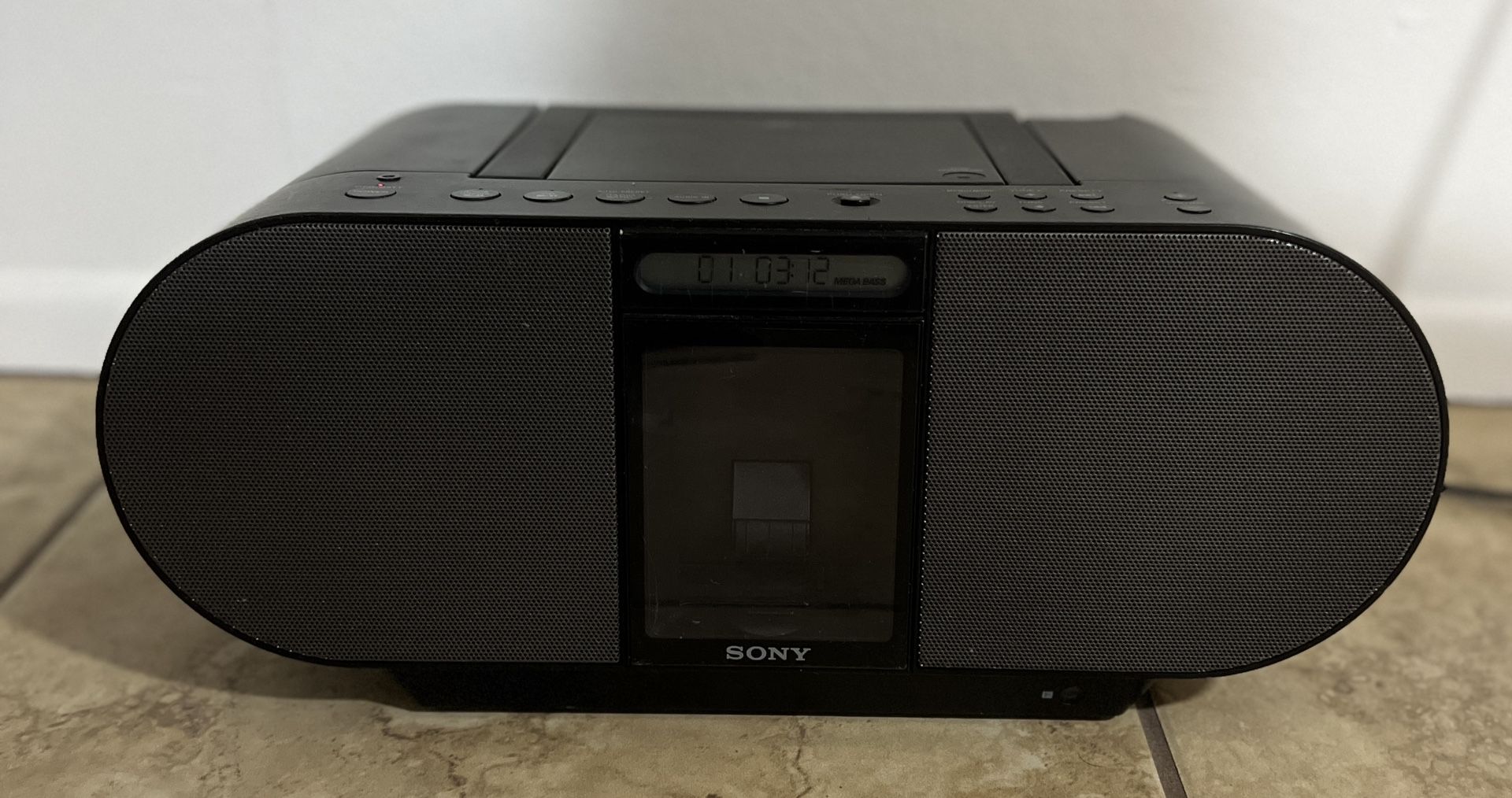 Sony ZS-S4iP Boombox CD Line-in Jack CD-RW Playback AM FM Radio iPod Dock 