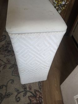 VINTAGE 30" LAMONT "ATHENA" MODEL WICKER HAMPER W/PADDED LID